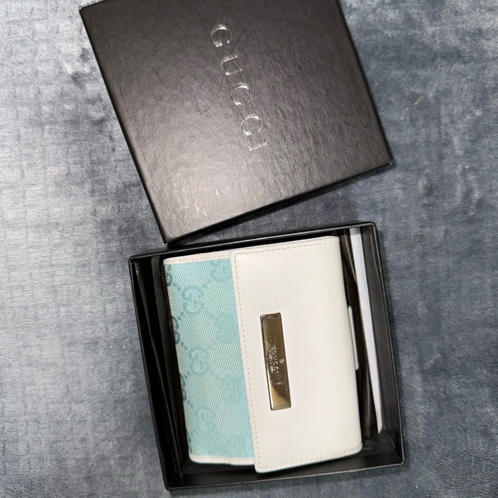 Gucci Cream and Blue Compact Wallet - Picture 2 of 9